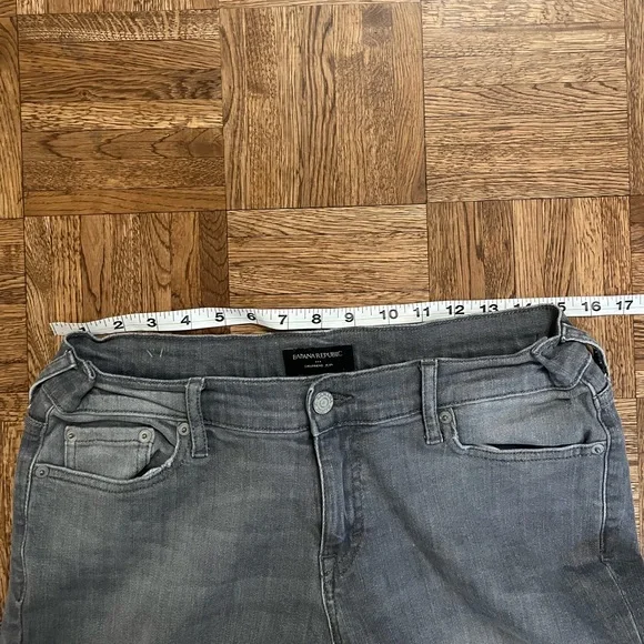 MAKE OFFER Banana Republic Factory Girlfriend Jeans Gray Denim Size 28/6 - Picture 6 of 14